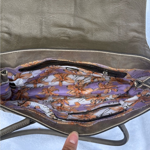 Guess, grey strapped Elegant Gray Handbag with silver hardware, floral inside - Picture 6 of 8